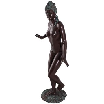 Frauenstatue lebensgroß