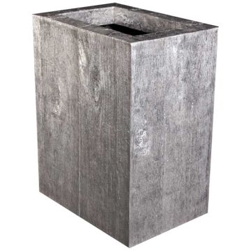 altes hohes Pflanzgefäß Silber lebensgroß