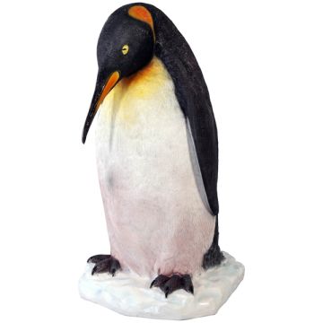 Pinguin auf Eis lebensgroß