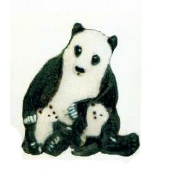 Pandabär sitzend mit zwei Kindern verkleinert