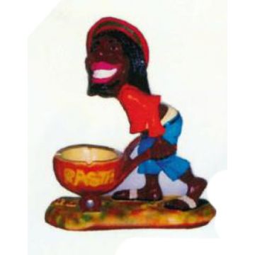 Rasta Mann mit Aschenbecher als Schubkarre verkleinert