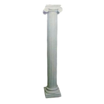 hohe Säule mit Schneckenkapitell lebensgroß