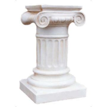 Säule mit Schneckenkapitell lebensgroß