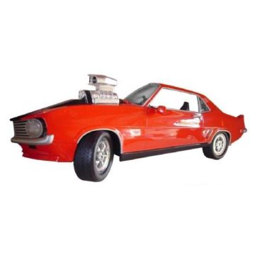 Großes Musclecar in rot für die Wand verkleinert