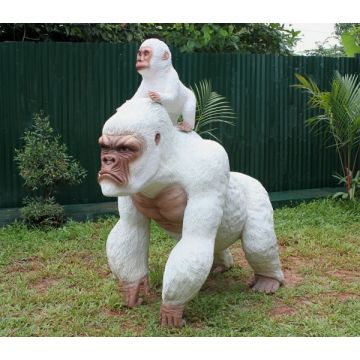 Weißer Gorilla mit Baby 2 lebensgroß
