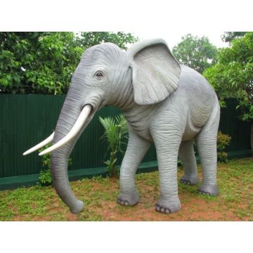 Elefant lebensgroß