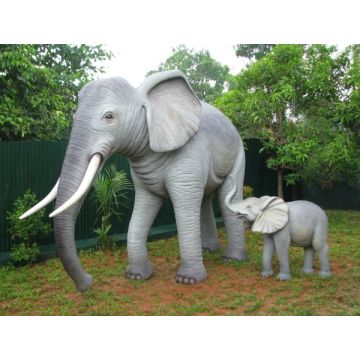 Elefant mit Baby lebensgroß