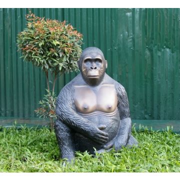 Gorilla sitzend lebensgroß