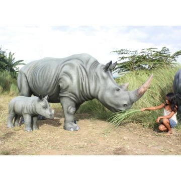 Nashorn lebensgroß