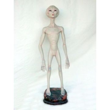 Großer Alien lebensgroß