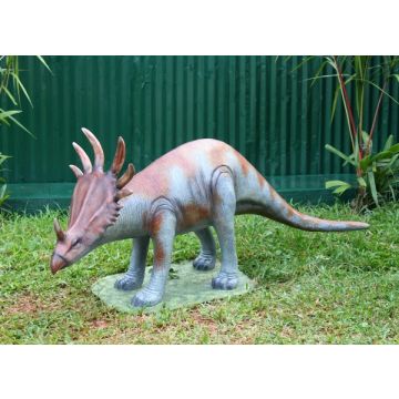 Dinosaurier Triceratops klein lebensgroß