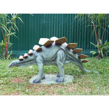 Dinosaurier Stegosaurus klein lebensgroß