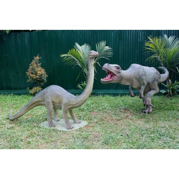 Dinosaurier Brachiosaurus und Tyrannosaurus klein lebensgroß