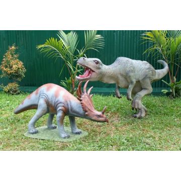 Dinosaurier Triceratops und Tyrannosaurus klein lebensgroß