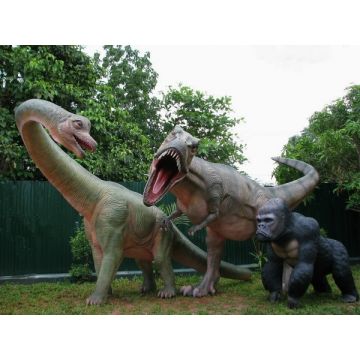 Dinosaurier Brachiosaurus mit Tyrannosaurus und Gorilla lebensgroß
