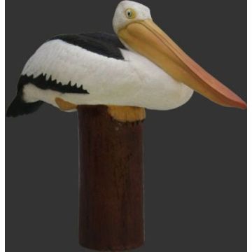 Pelikan auf Säule lebensgroß