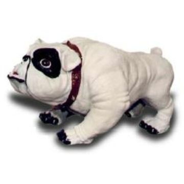 Mops mit Halsband lebensgroß