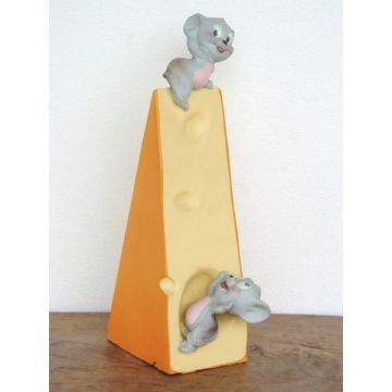 Käse mit 2 Mäusen lebensgroß