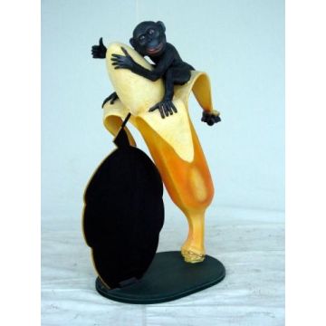 Affe auf Banane mit Display lebensgroß