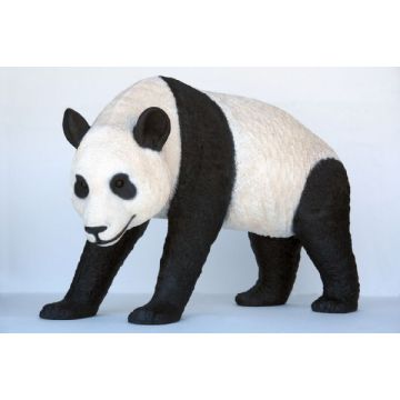Pandabär laufend lebensgroß