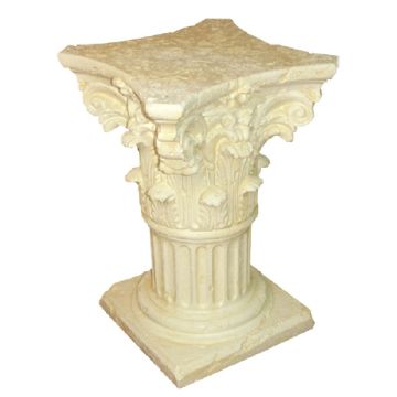 Säule mit Schneckenkapitell lebensgroß