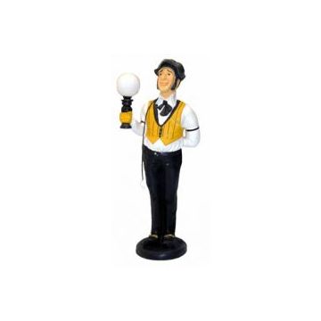 Diener mit Lampe verkleinert