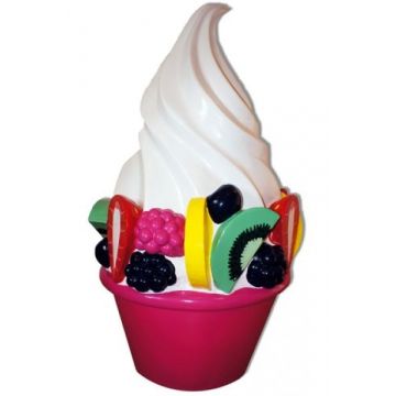Frozen Joghurt im pinken Becher vergrößert