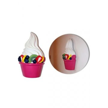 Frozen Joghurt im pinken Becher Wanddeko vergrößert