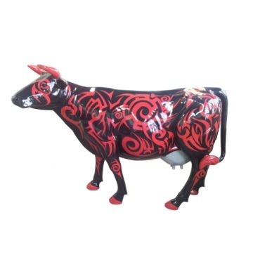 Designerkuh Tribal in Schwarz lebensgroß