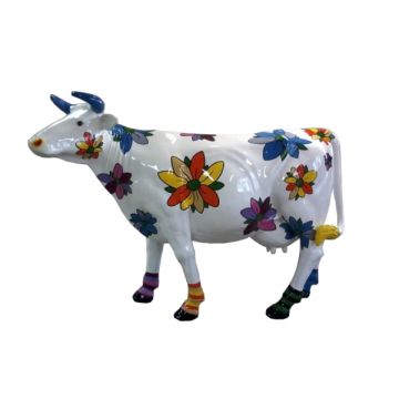 Designerkuh mit Blumen lebensgroß