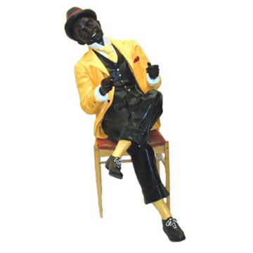 Negro lesend lebensgroß