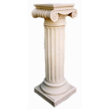Säule mit Schneckenkapitell lebensgroß