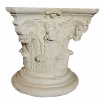 Säule mit Schneckenkapitell lebensgroß