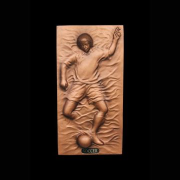 Fußballspieler als bronzefarbende Wandtafel verkleinert