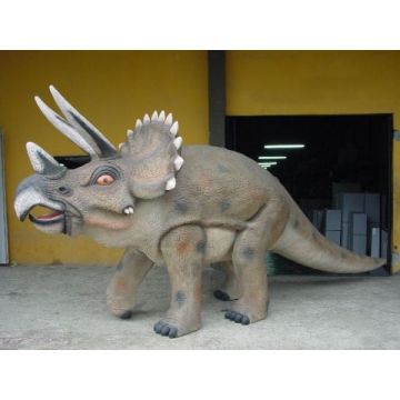 Saurier Triceratops groß lebensgroß