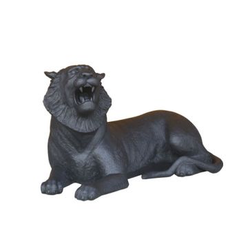 liegender schwarzer Tiger lebensgroß