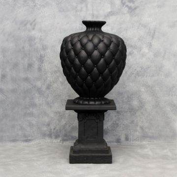 Vase Chesterfield schwarz auf Podest keine Angabe