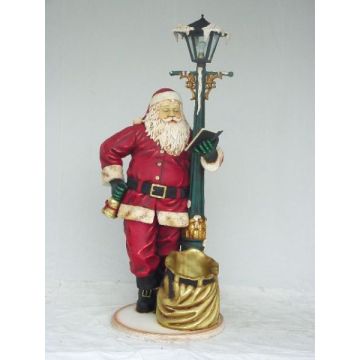 Weihnachtsmann mit Laterne lebensgroß