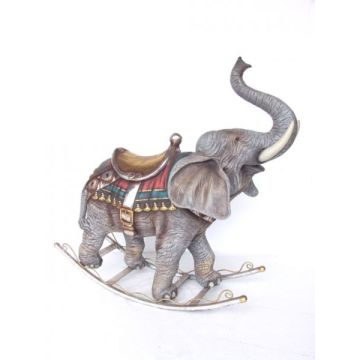 Elefant als Schaukelpferd verkleinert