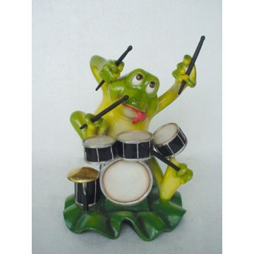 Frosch mit Schlagzeug verkleinert