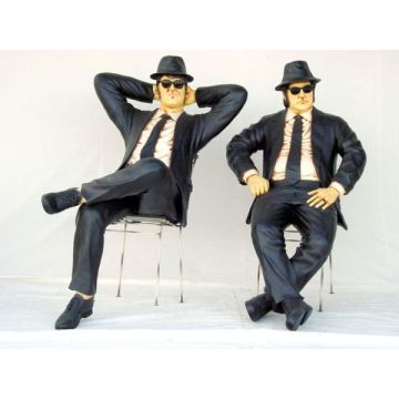 Blues Brothers sitzend lebensgroß