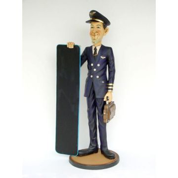 Pilot mit Angebotstafel lebensgroß