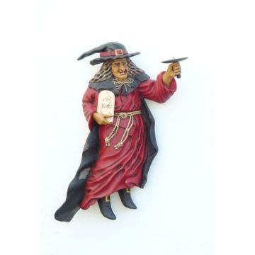 Hexe mit Kerzenhalter Links verkleinert