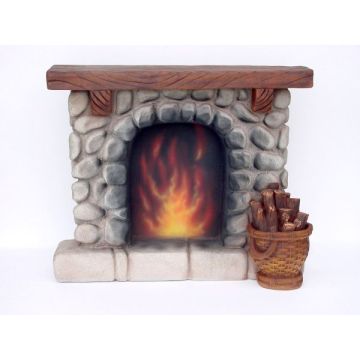 Kaminatrappe mit Feuerholz lebensgroß