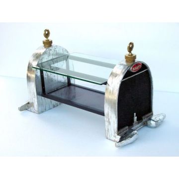 Bugatti Couchtisch klein lebensgroß