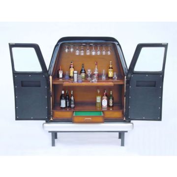 Mafia Van als Bar lebensgroß