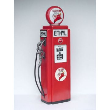 Ethyl Tankstelle als Schrank lebensgroß