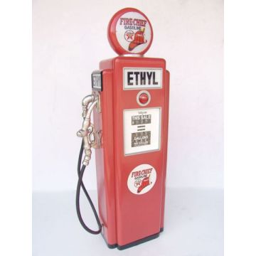 Ethyl Tankstelle als Schrank medium verkleinert