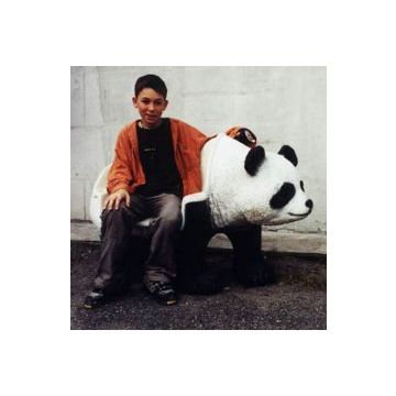 Panda als Sitzbank lebensgroß