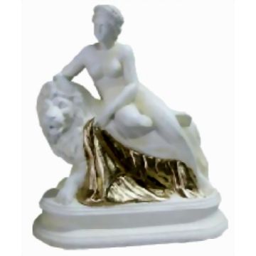 Antike Frauenfigur sitzend auf Löwe verkleinert